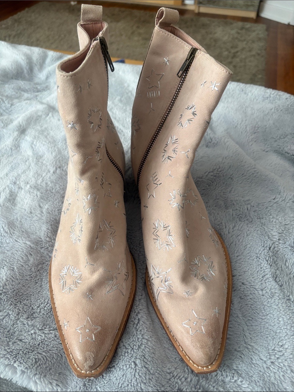 NWT Free People Bowers Star-Embellished Blush Pink Ankle Booties Size 39 (9)